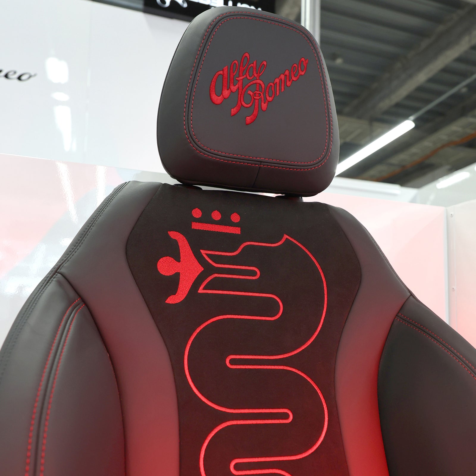 Alfa Romeo 2023 Pit Garage Drivers Chair - Guanyu Zhou