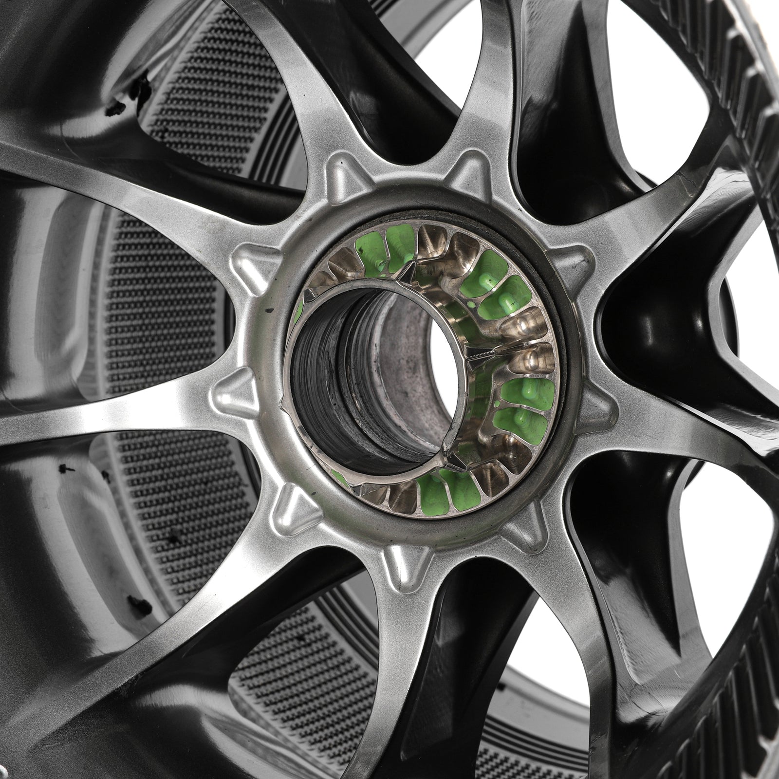 Max Verstappen 2021 Oracle Red Bull Racing Race Used Wheel Rim Table