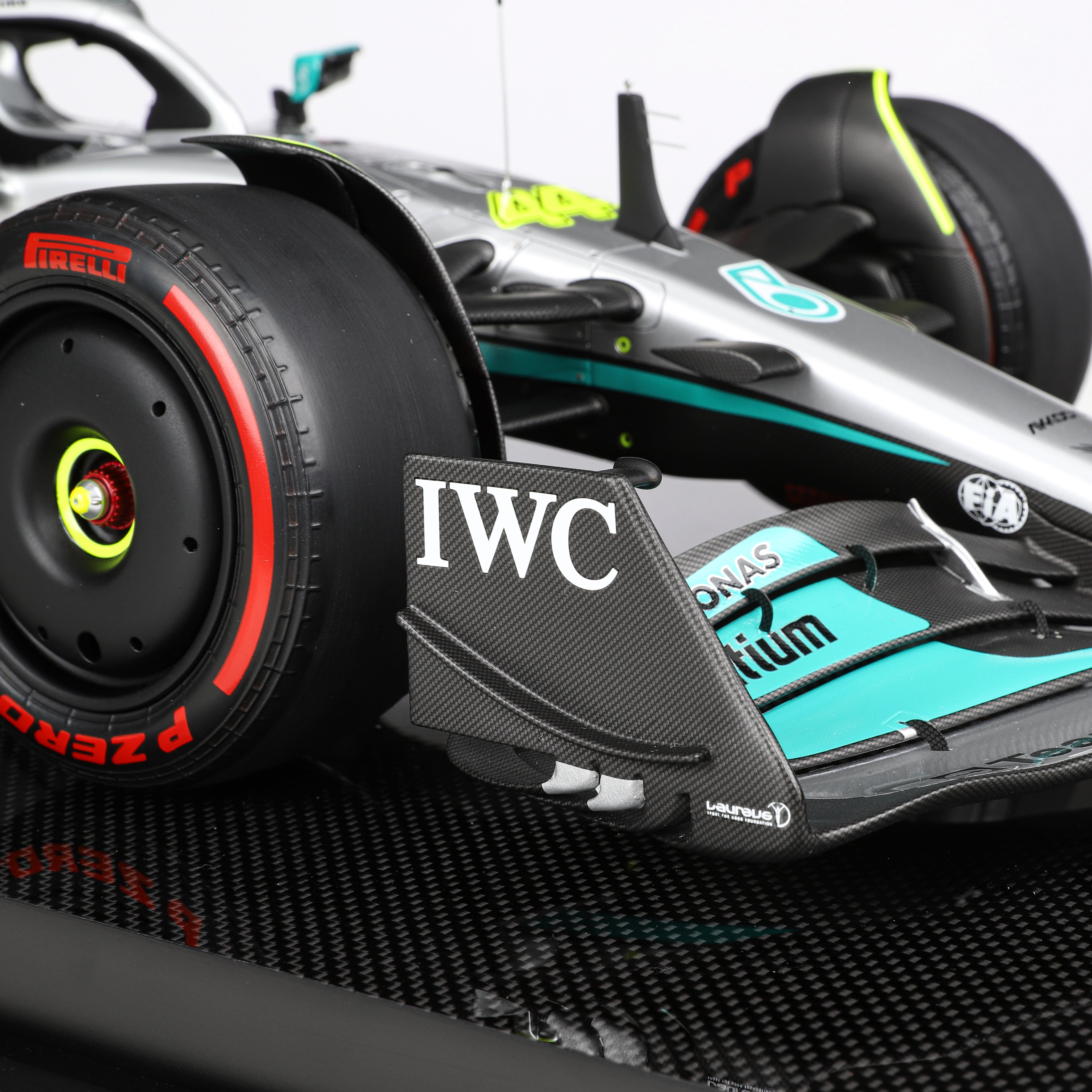 Lewis Hamilton 2022 Mercedes-AMG Petronas F1 Team W13 E Performance 1:8 Scale Model - Sāo Paulo GP