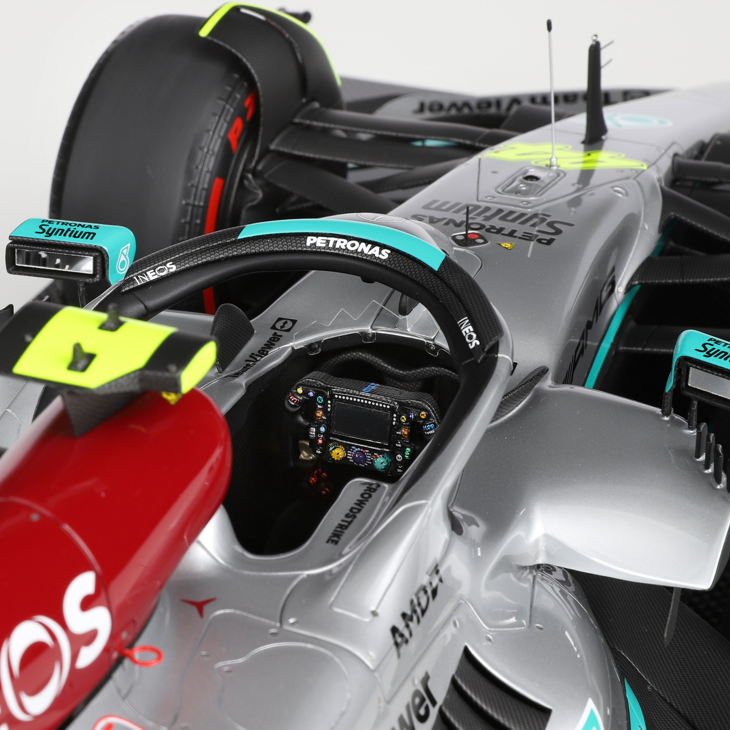 Lewis Hamilton 2022 Mercedes-AMG Petronas F1 Team W13 E Performance 1:8 Scale Model - Sāo Paulo GP