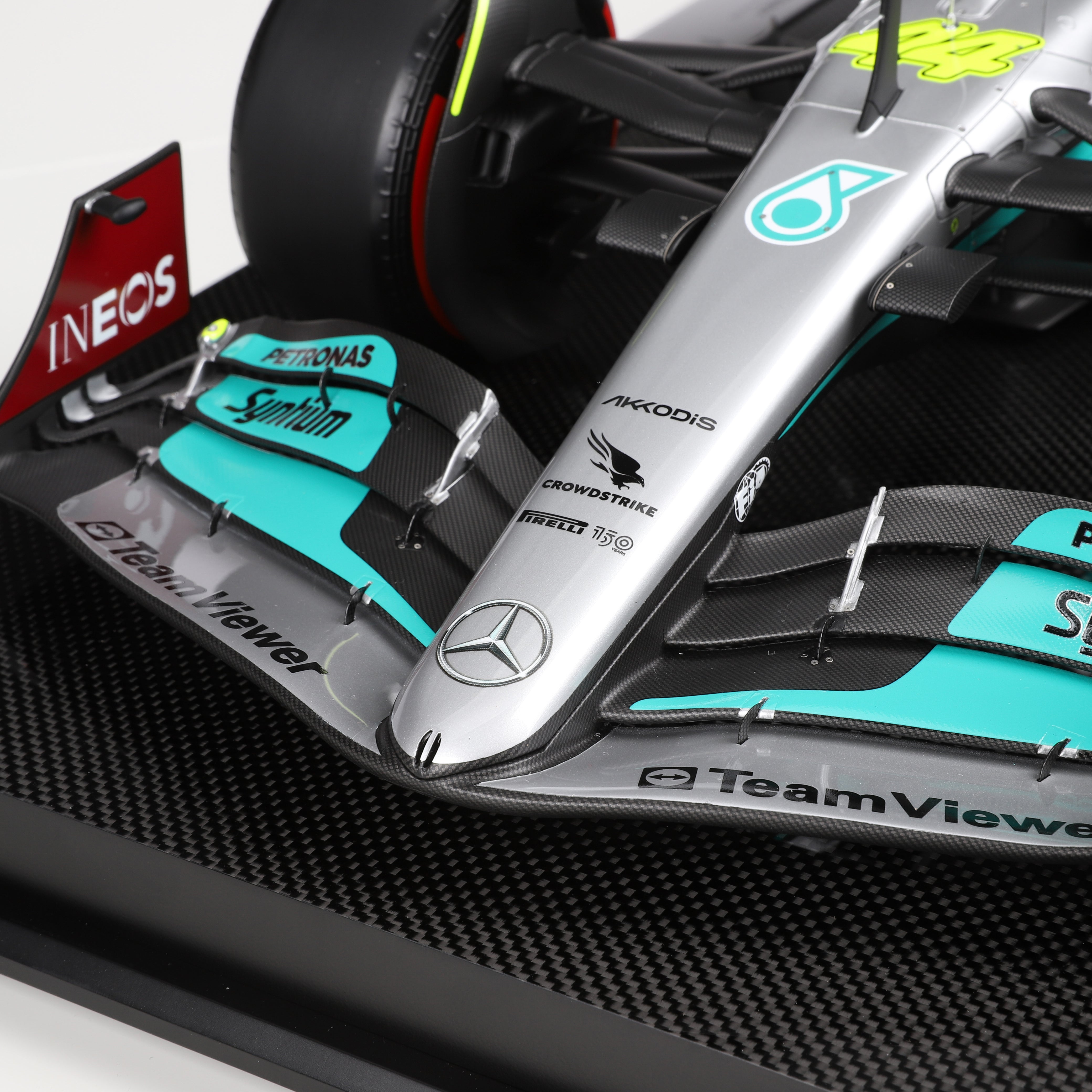 Lewis Hamilton 2022 Mercedes-AMG Petronas F1 Team W13 E Performance 1:8 Scale Model - Sāo Paulo GP