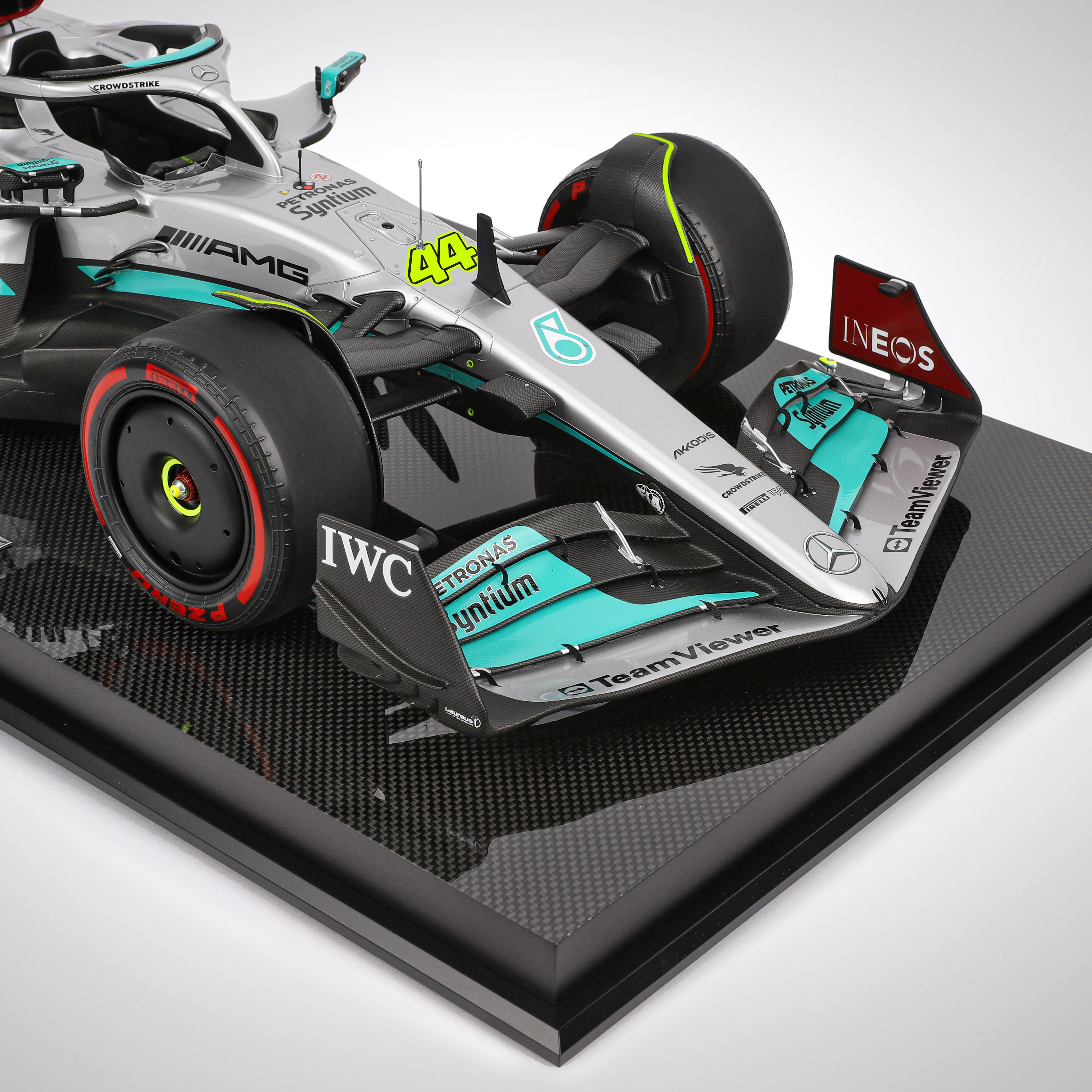 Lewis Hamilton 2022 Mercedes-AMG Petronas F1 Team W13 E Performance 1:8 Scale Model - Sāo Paulo GP