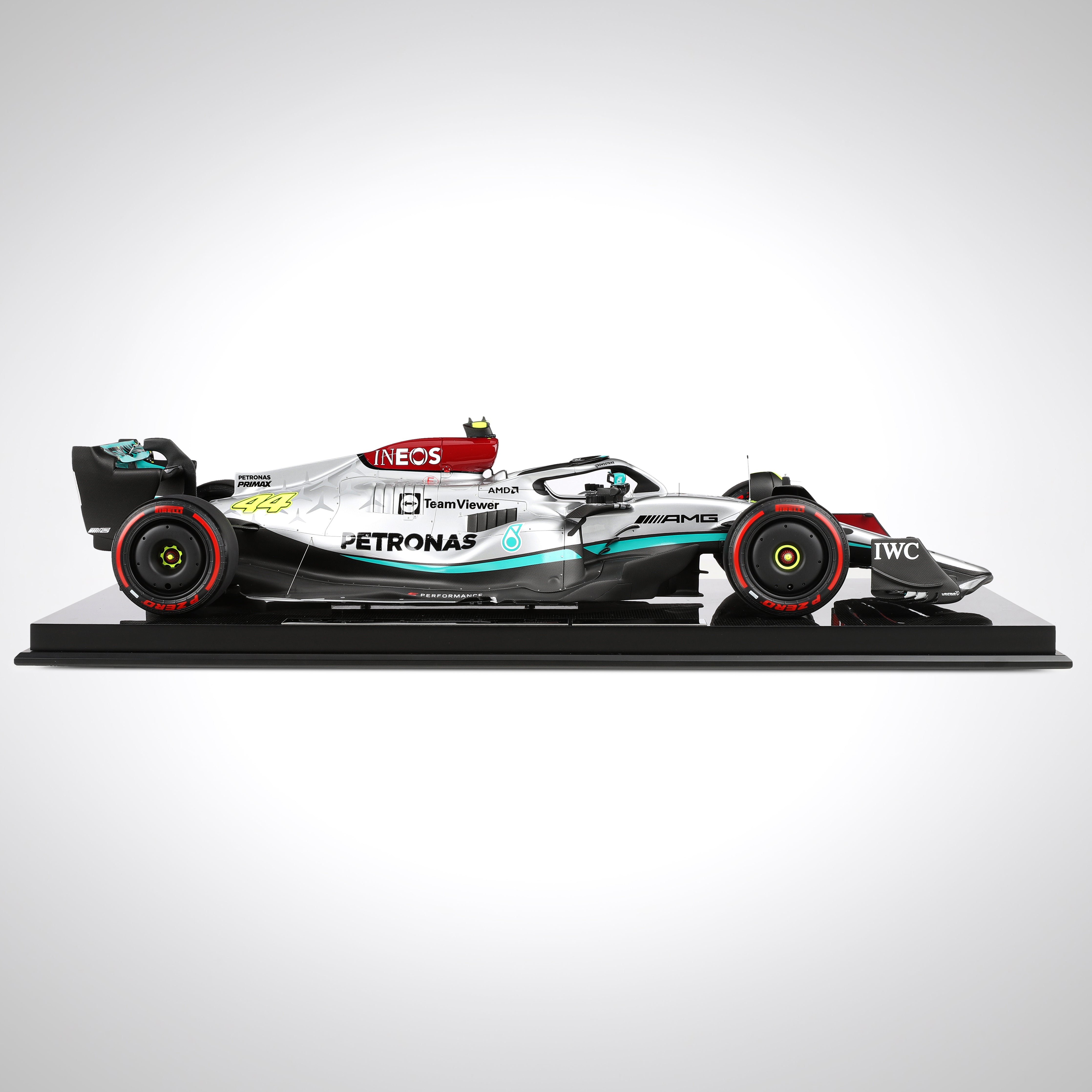 Lewis Hamilton 2022 Mercedes-AMG Petronas F1 Team W13 E Performance 1:8 Scale Model - Sāo Paulo GP