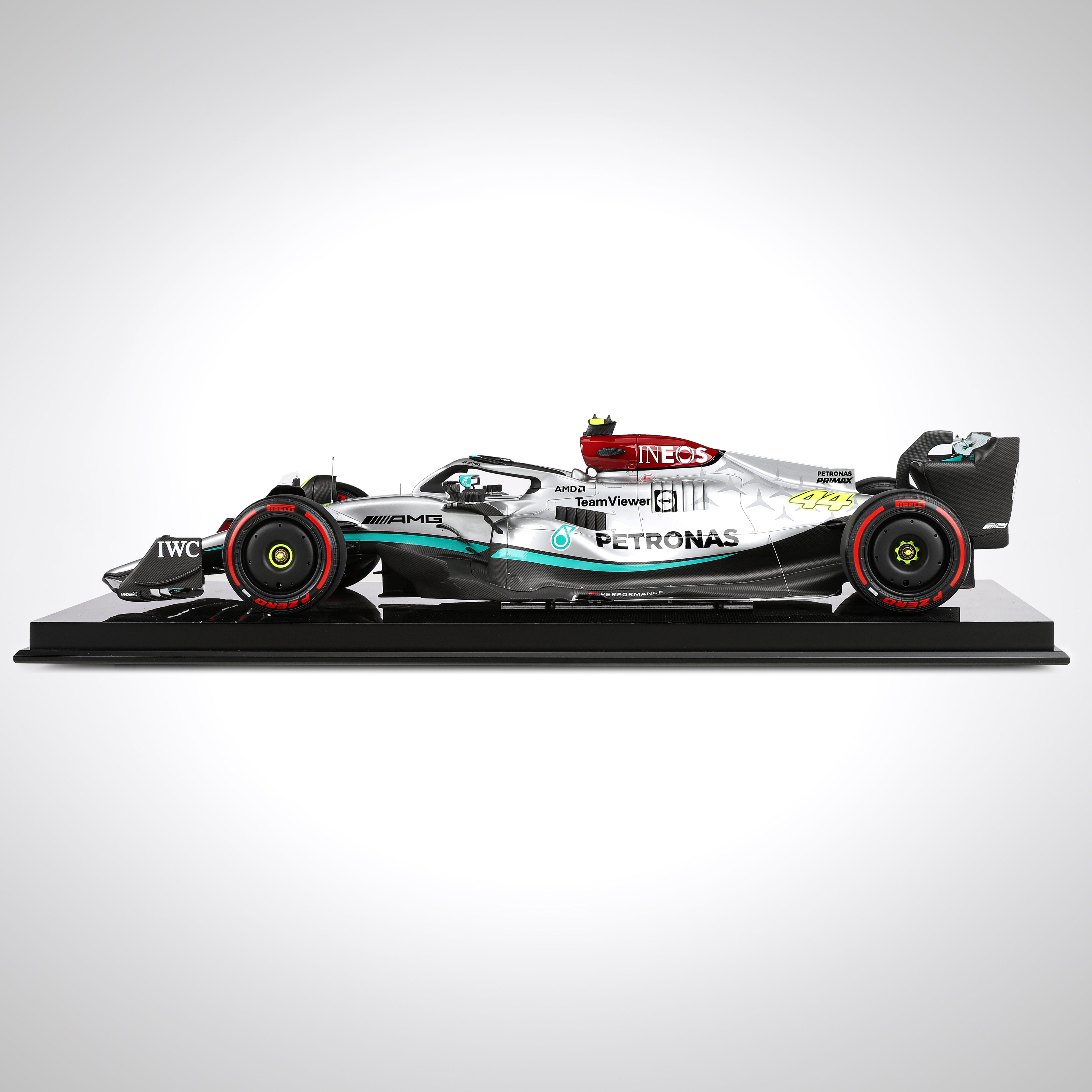 Lewis Hamilton 2022 Mercedes-AMG Petronas F1 Team W13 E Performance 1:8 Scale Model - Sāo Paulo GP