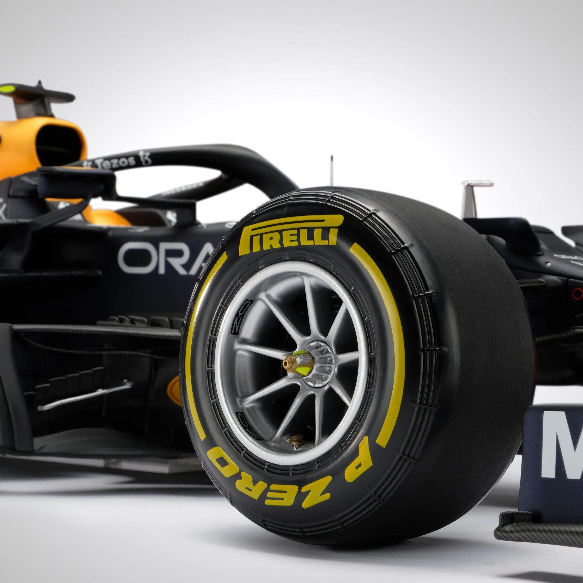 Sergio Perez 2021 Oracle Red Bull Racing F1 Team RB16B 1:8 Scale Model – Abu Dhabi GP