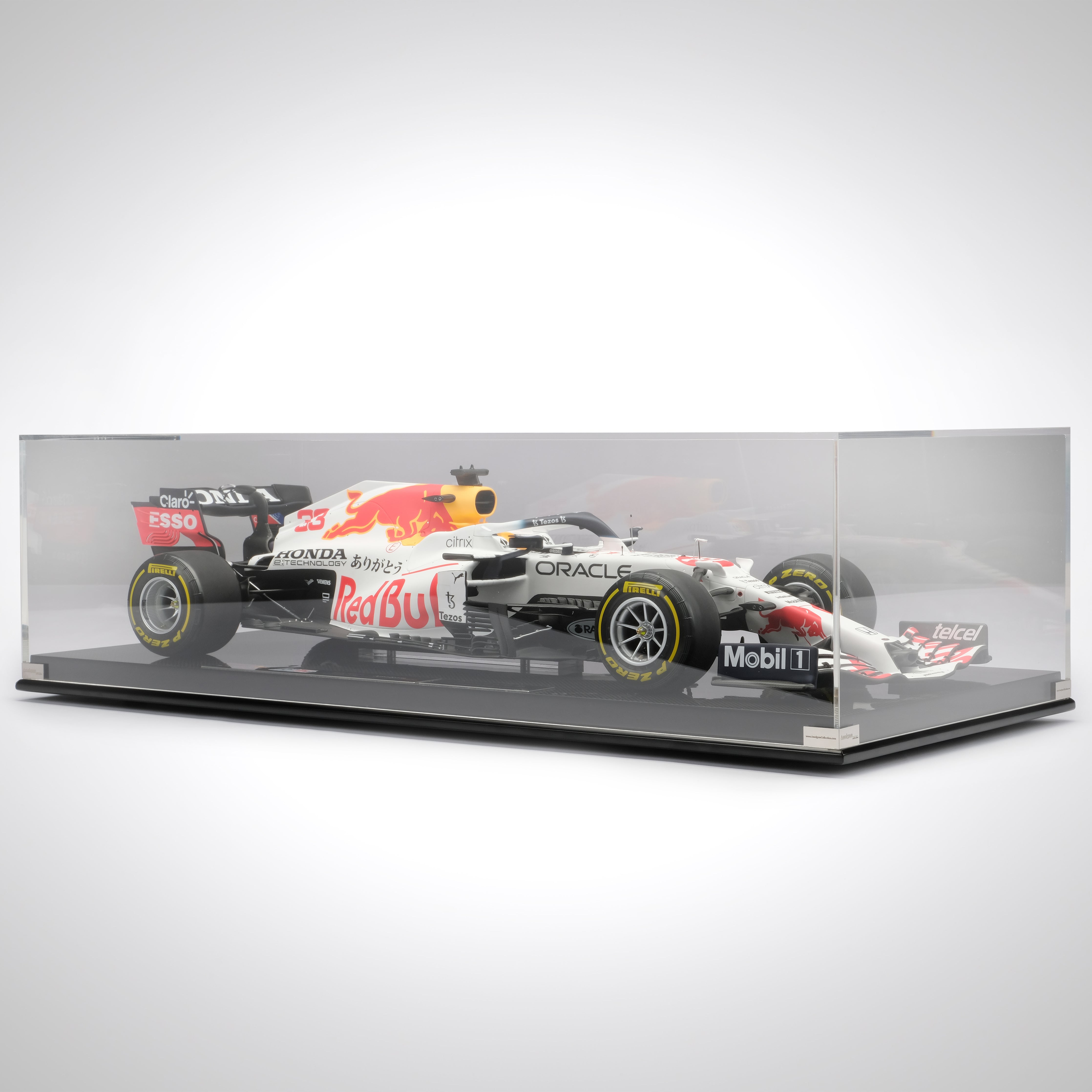 Sergio Pérez 2021 Oracle Red Bull Racing RB16B 1:8 Scale Model – Turkish GP