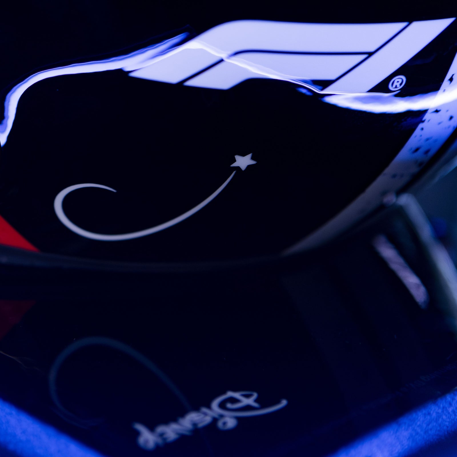 Disney x Formula 1® "Fuel the Magic” 2026 Helmet