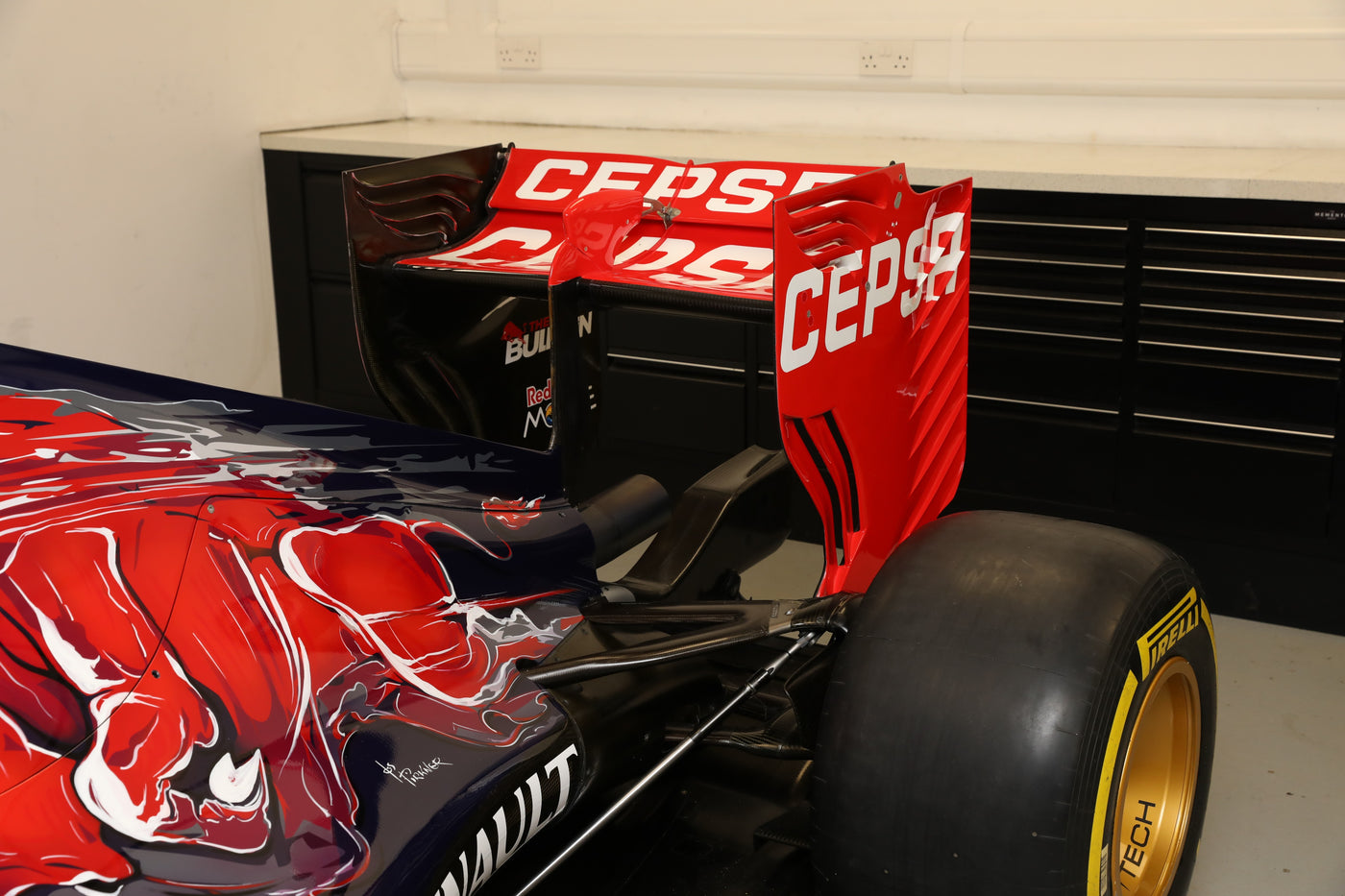 Scuderia Toro Rosso STR10 - 02