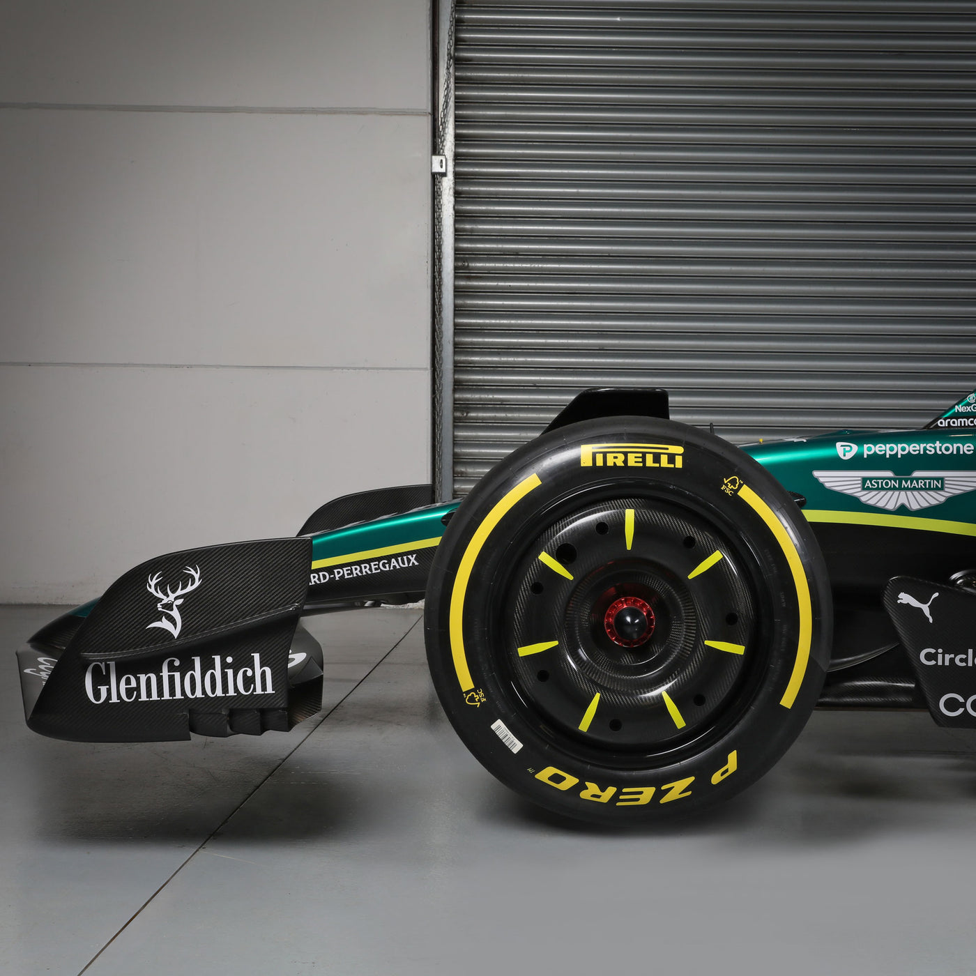 Official Aston Martin F1® Team Show Car – AMR25