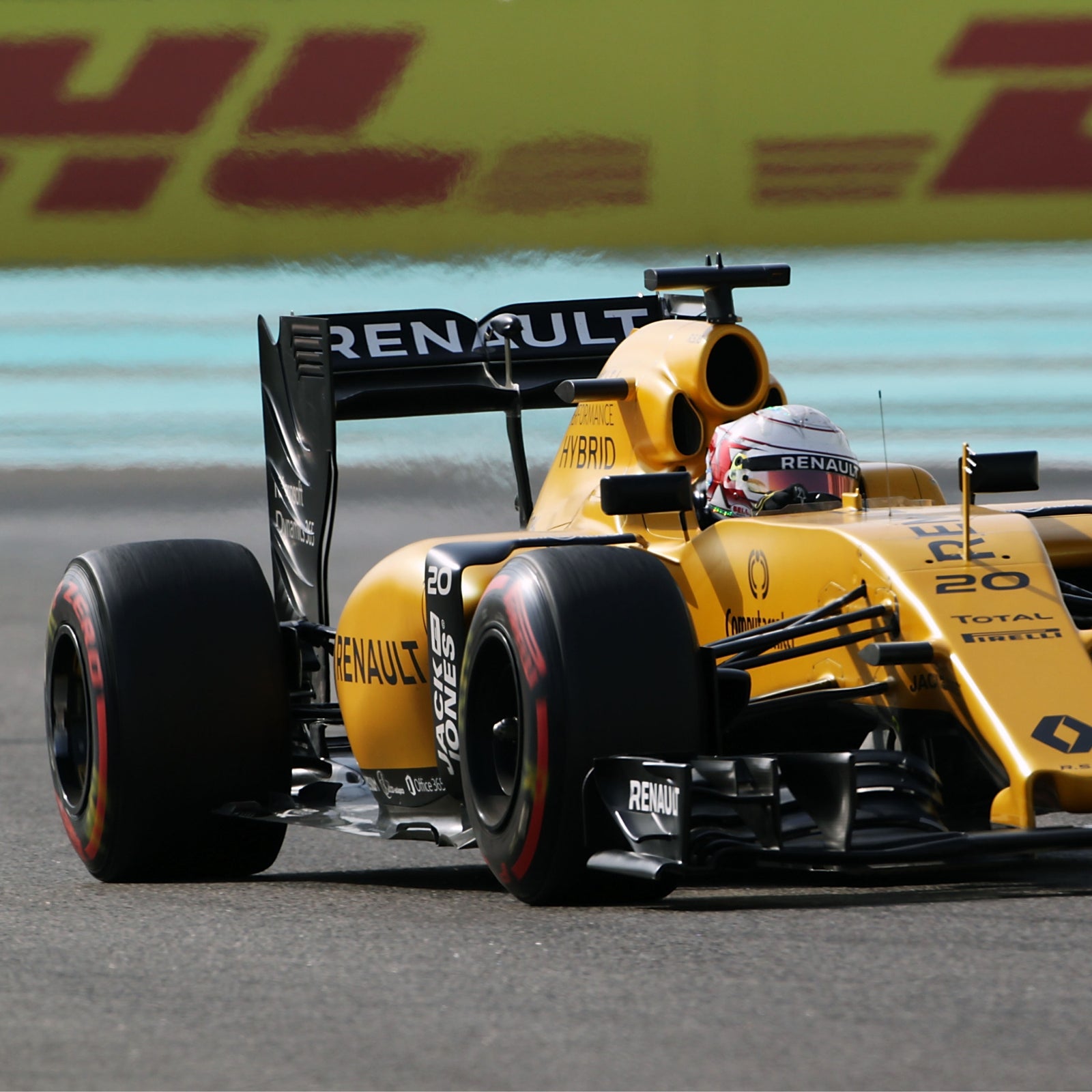 LOT 093 - Renault F1 Team 2016 Front Wheel Rim Table