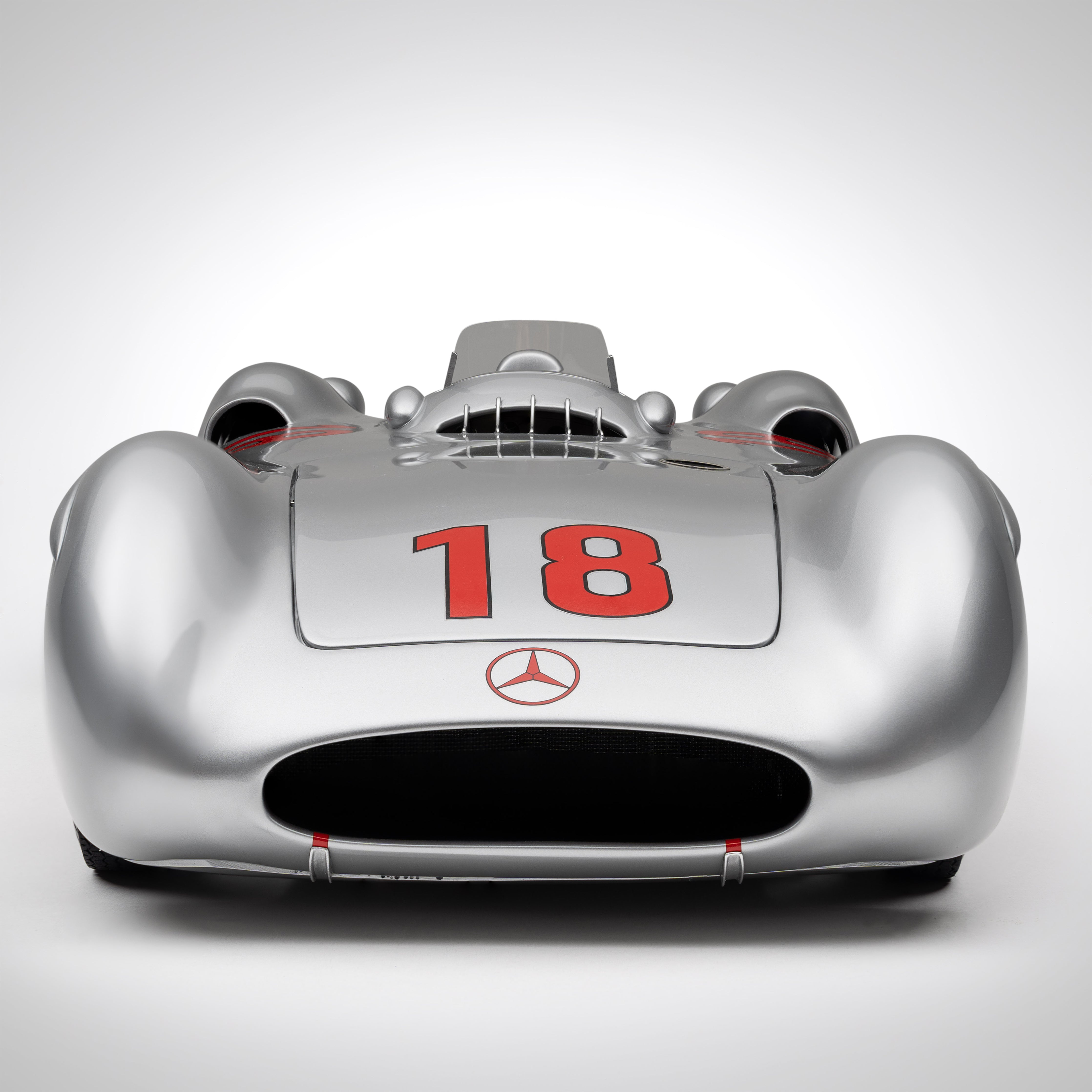 Mercedes-Benz 1954 W196 Streamliner 1:8 Scale Model – French GP
