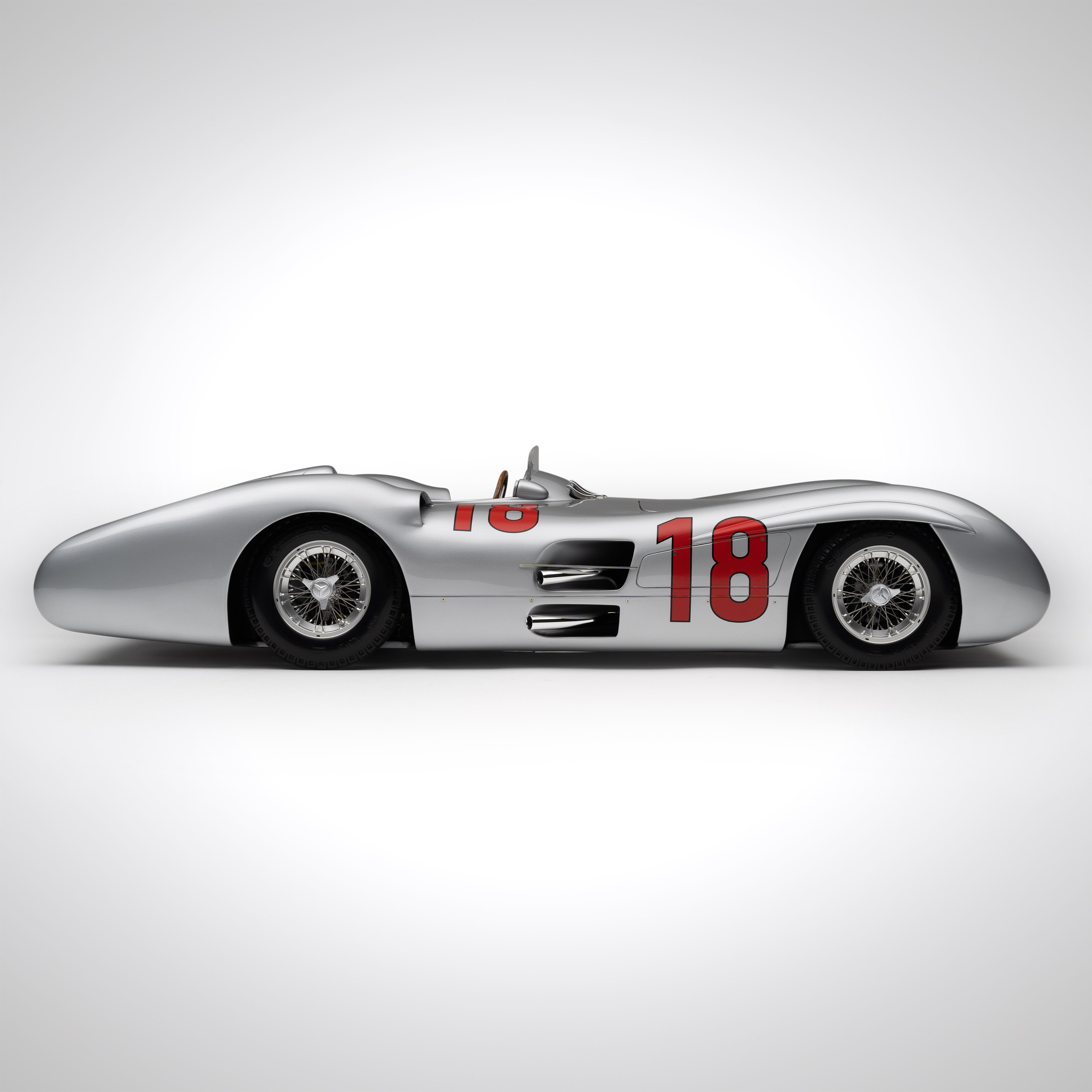 Mercedes-Benz 1954 W196 Streamliner 1:8 Scale Model – French GP