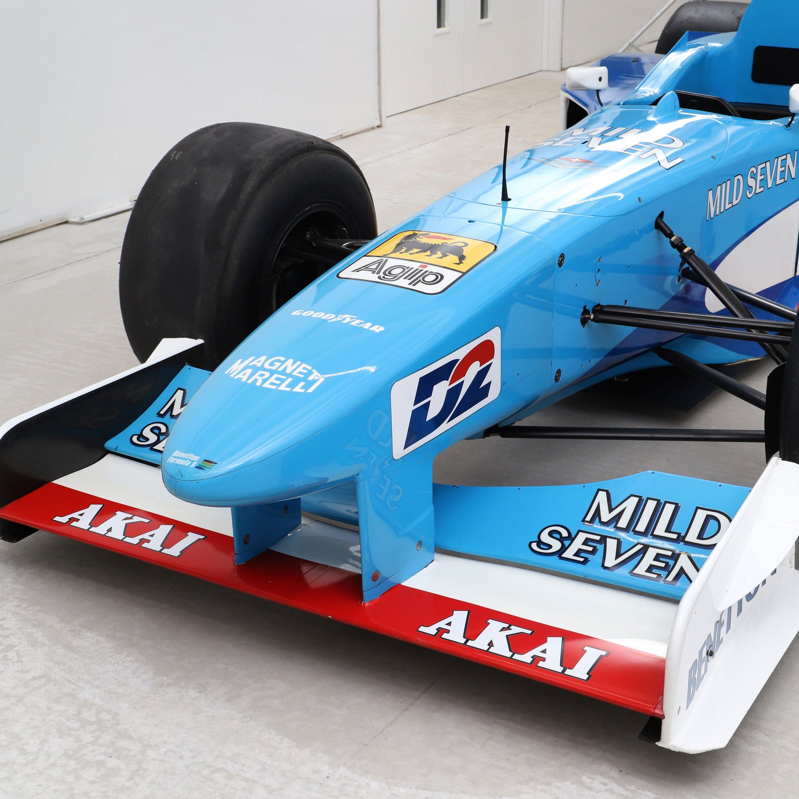 1998 Benetton B198 Official Running Race Car