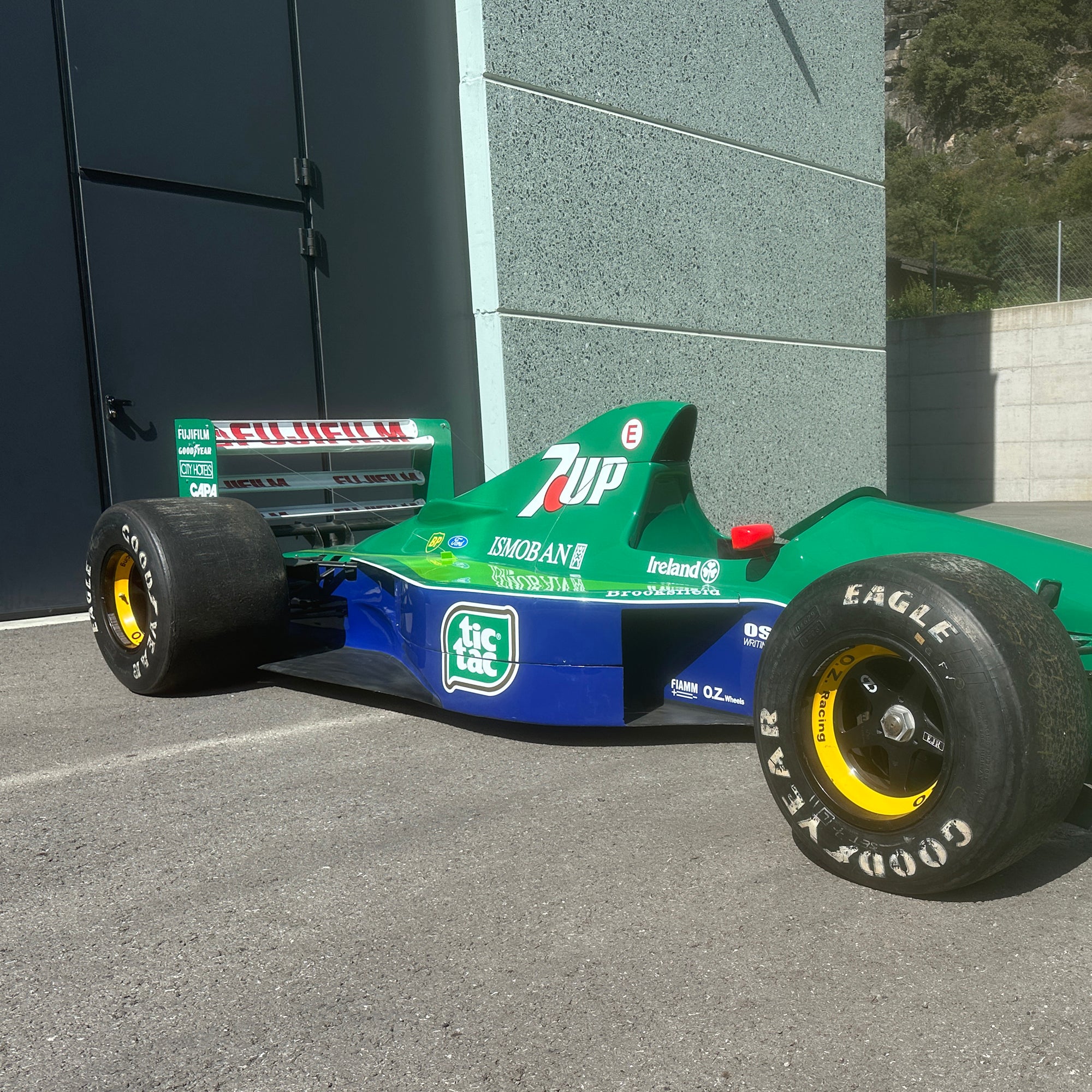 MICHAEL SCHUMACHER ピンズ Michael Schumacher's first race-winning F1 steering wheel to