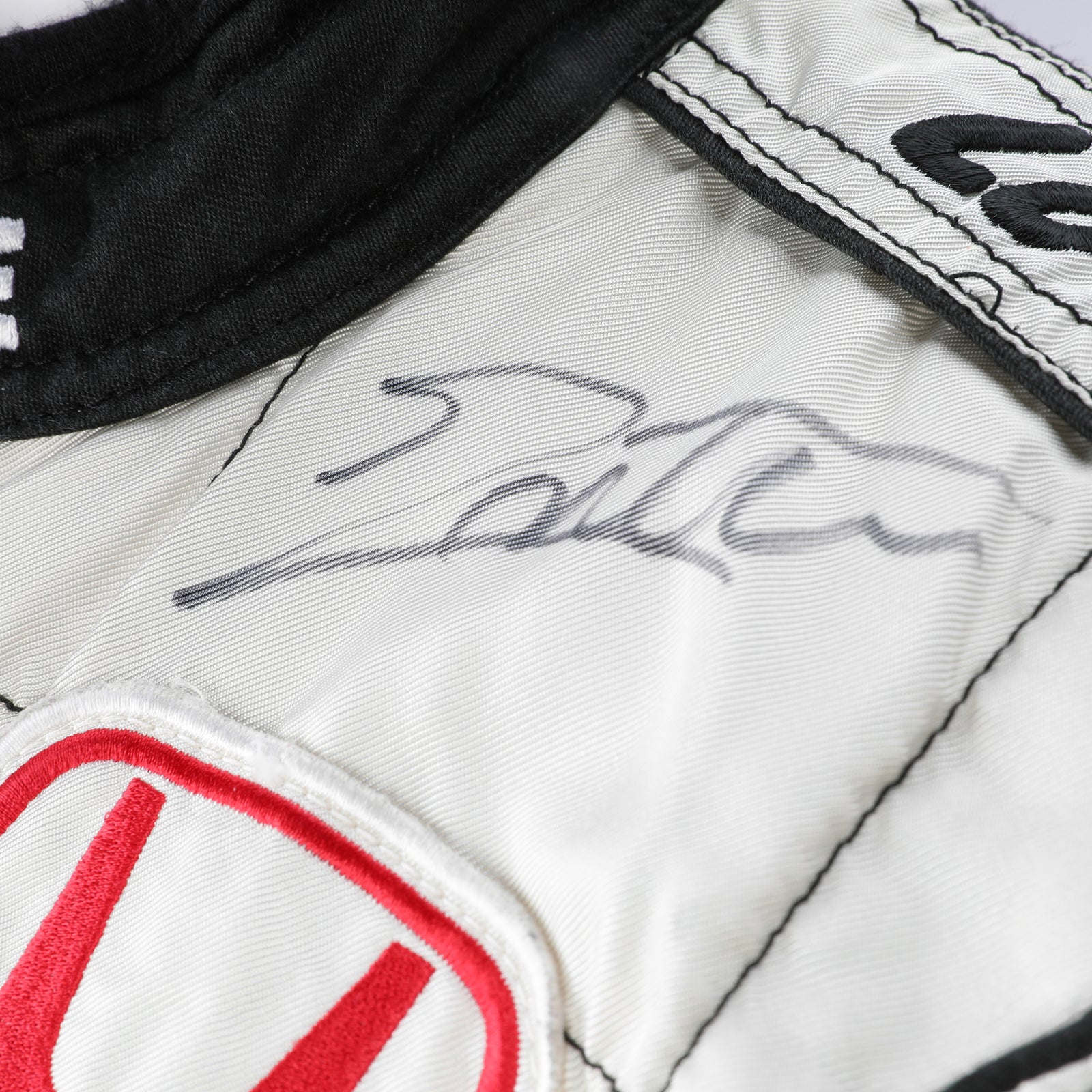 Season Launch LOT 413 - Jacques Villeneuve 2001 Signed BAR Suit