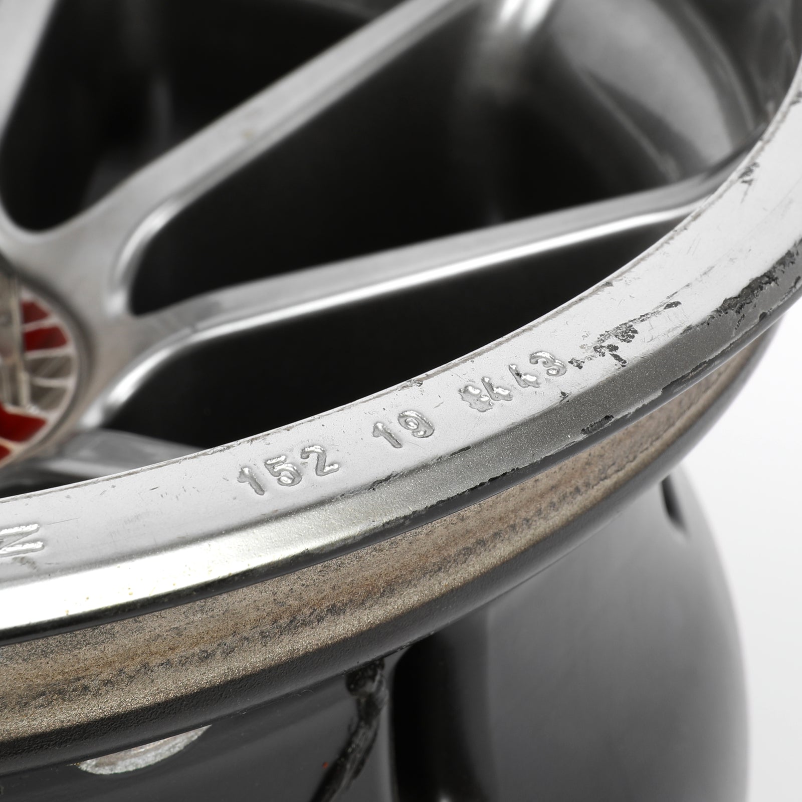 Max Verstappen 2019 Oracle Red Bull Racing Front Wheel Rim Table