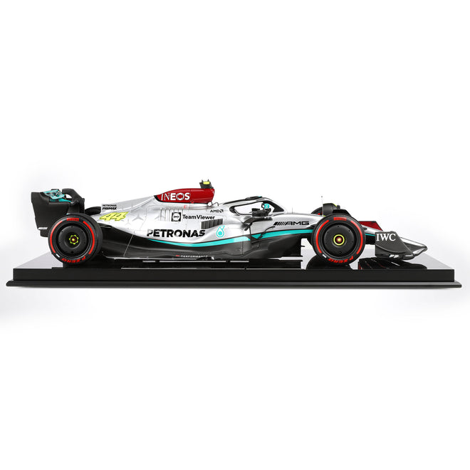 Lewis Hamilton 2022 Mercedes-AMG Petronas F1 Team W13 1:8 Scale Model - Sāo Paulo GP