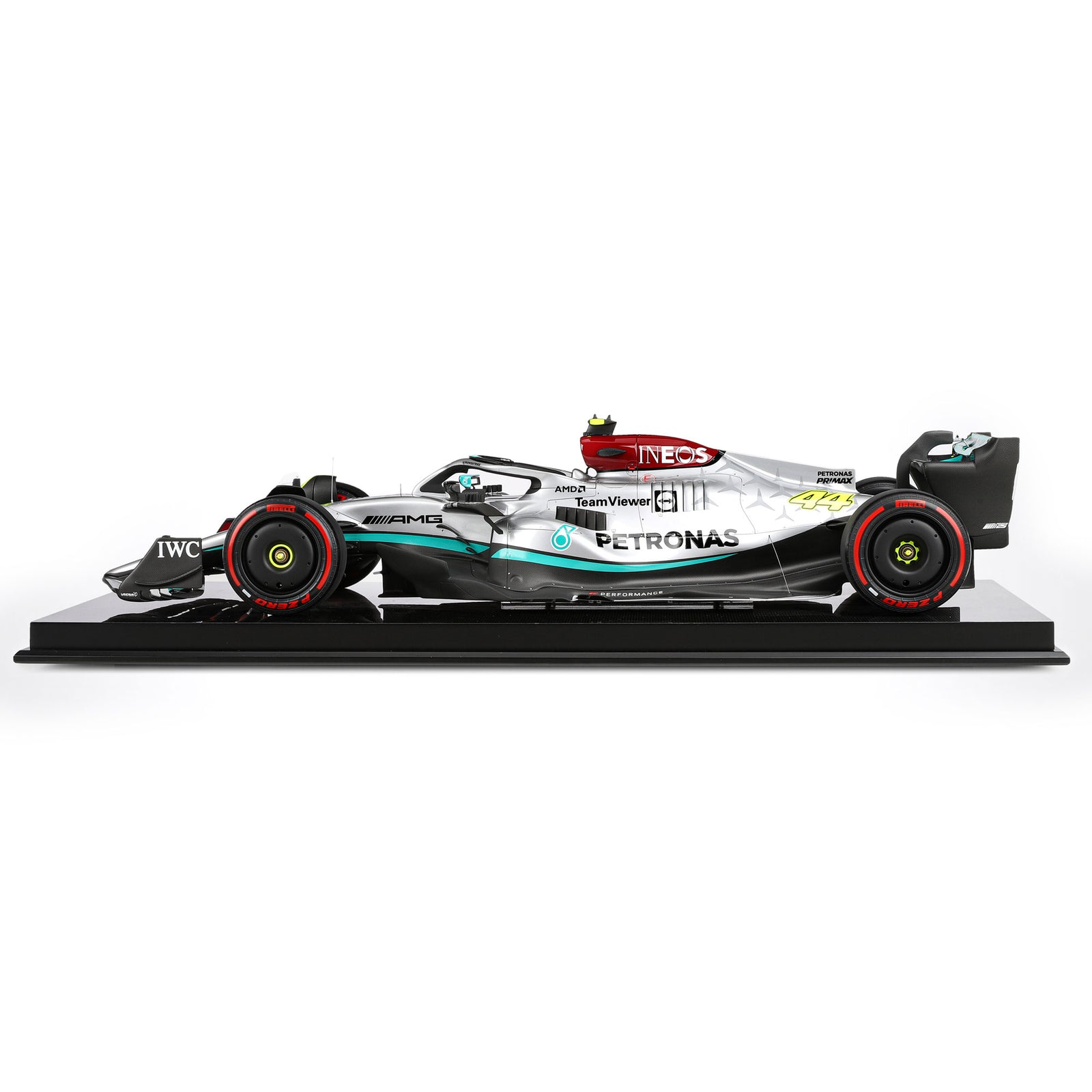 Lewis Hamilton 2022 Mercedes-AMG Petronas F1 Team W13 1:8 Scale Model - Sāo Paulo GP