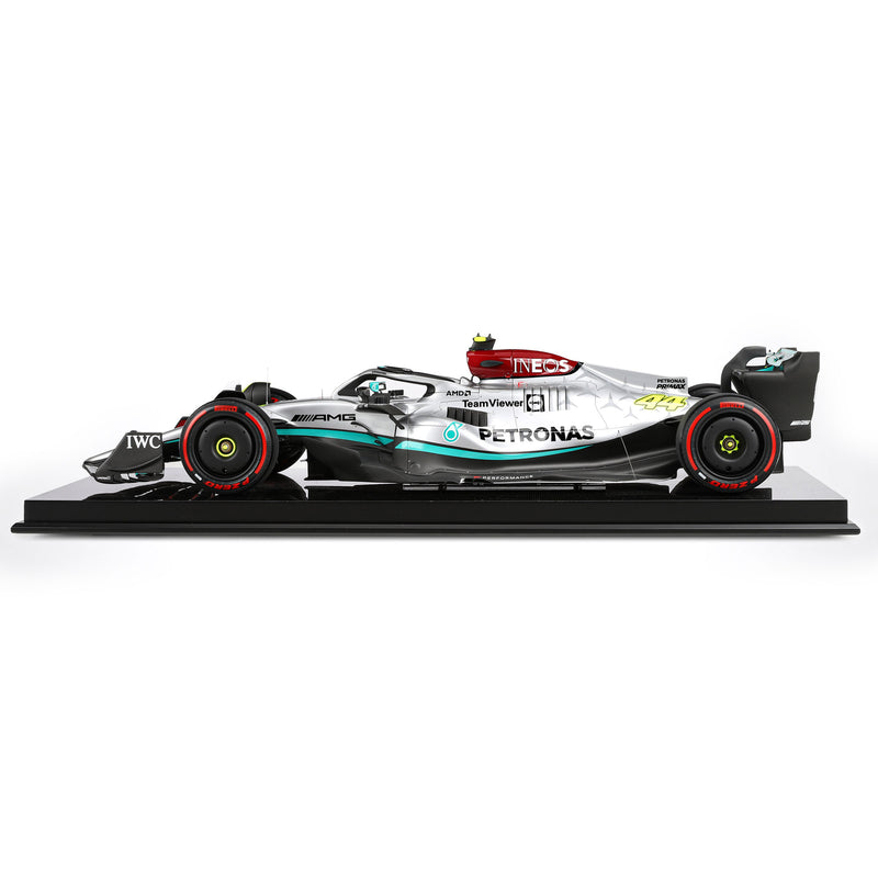 Lewis Hamilton 2022 Mercedes-AMG Petronas F1 Team W13 1:8 Scale Model - Sāo Paulo GP