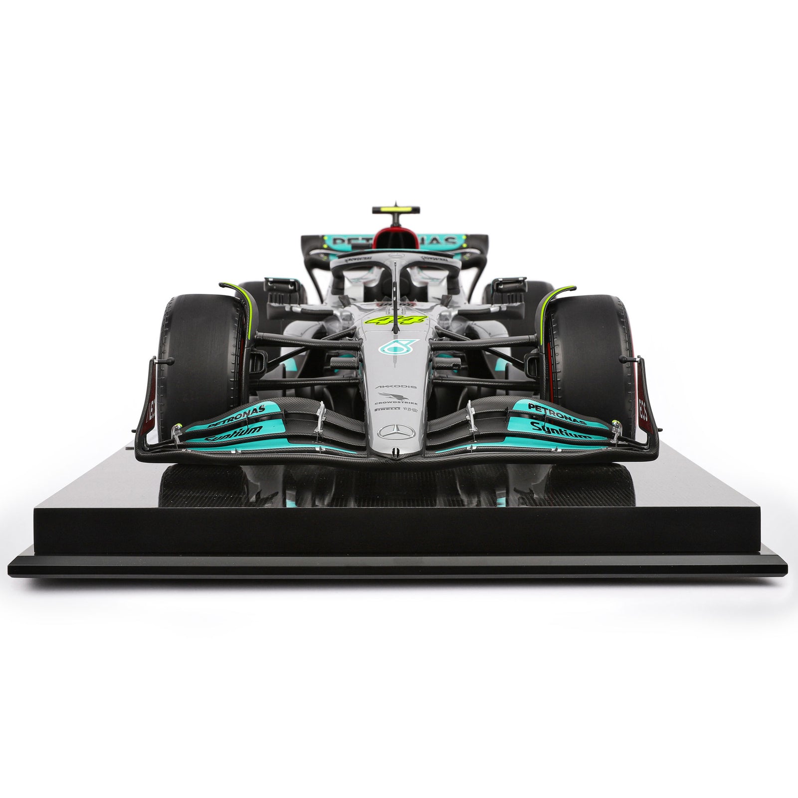 Lewis Hamilton 2022 Mercedes-AMG Petronas F1 Team W13 1:8 Scale Model - Sāo Paulo GP