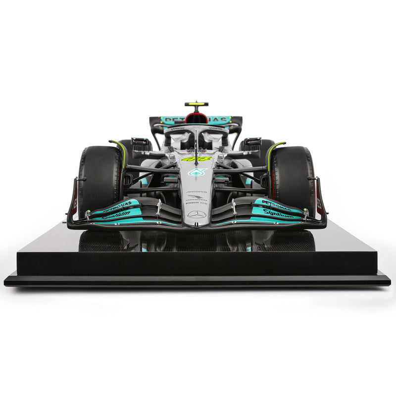 Lewis Hamilton 2022 Mercedes-AMG Petronas F1 Team W13 1:8 Scale Model - Sāo Paulo GP