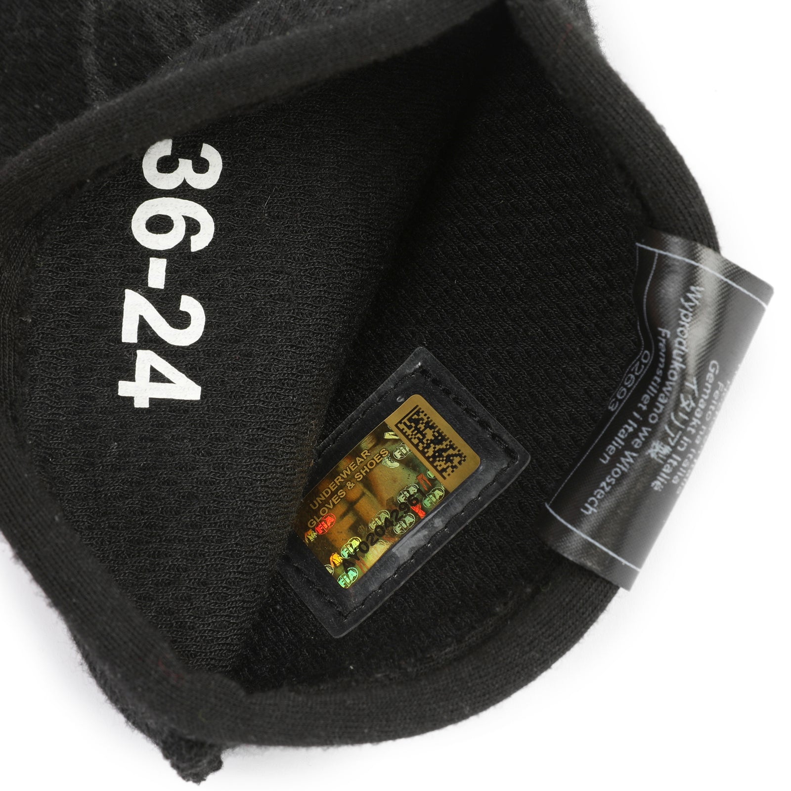 Season Launch LOT 402 - Oscar Piastri 2024 Signed McLaren F1 Team Race Gloves