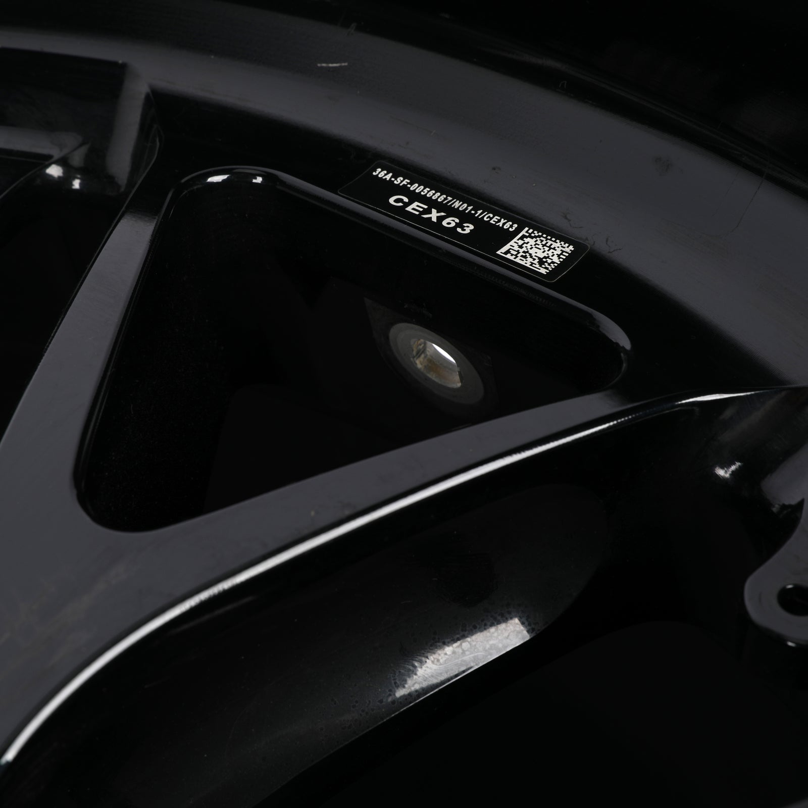 Oscar Piastri McLaren F1 Team 2024 front wheel rim table Bahrain GP premium display furniture