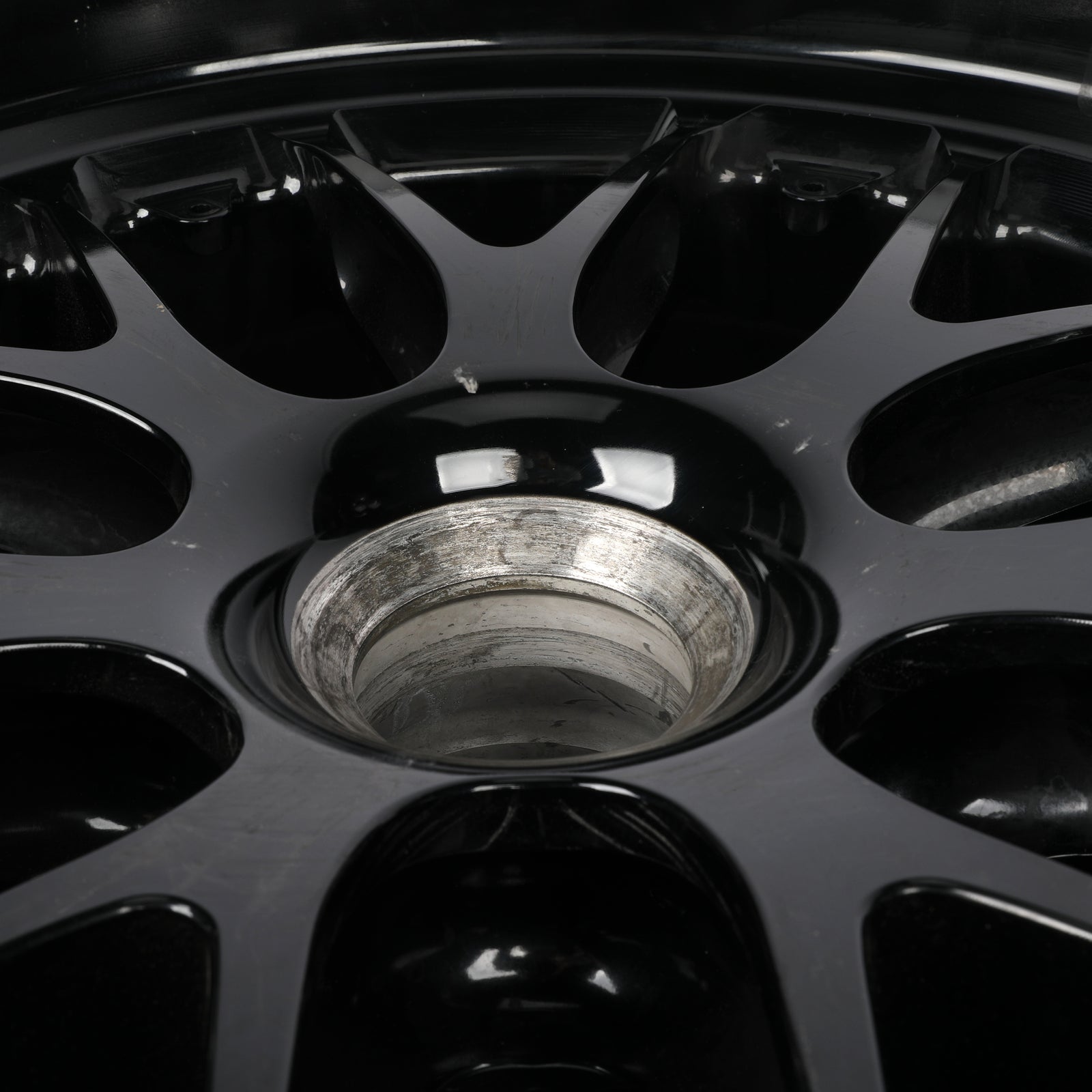 Formula 1 Oscar Piastri 2024 McLaren front wheel rim table Bahrain GP collector furniture