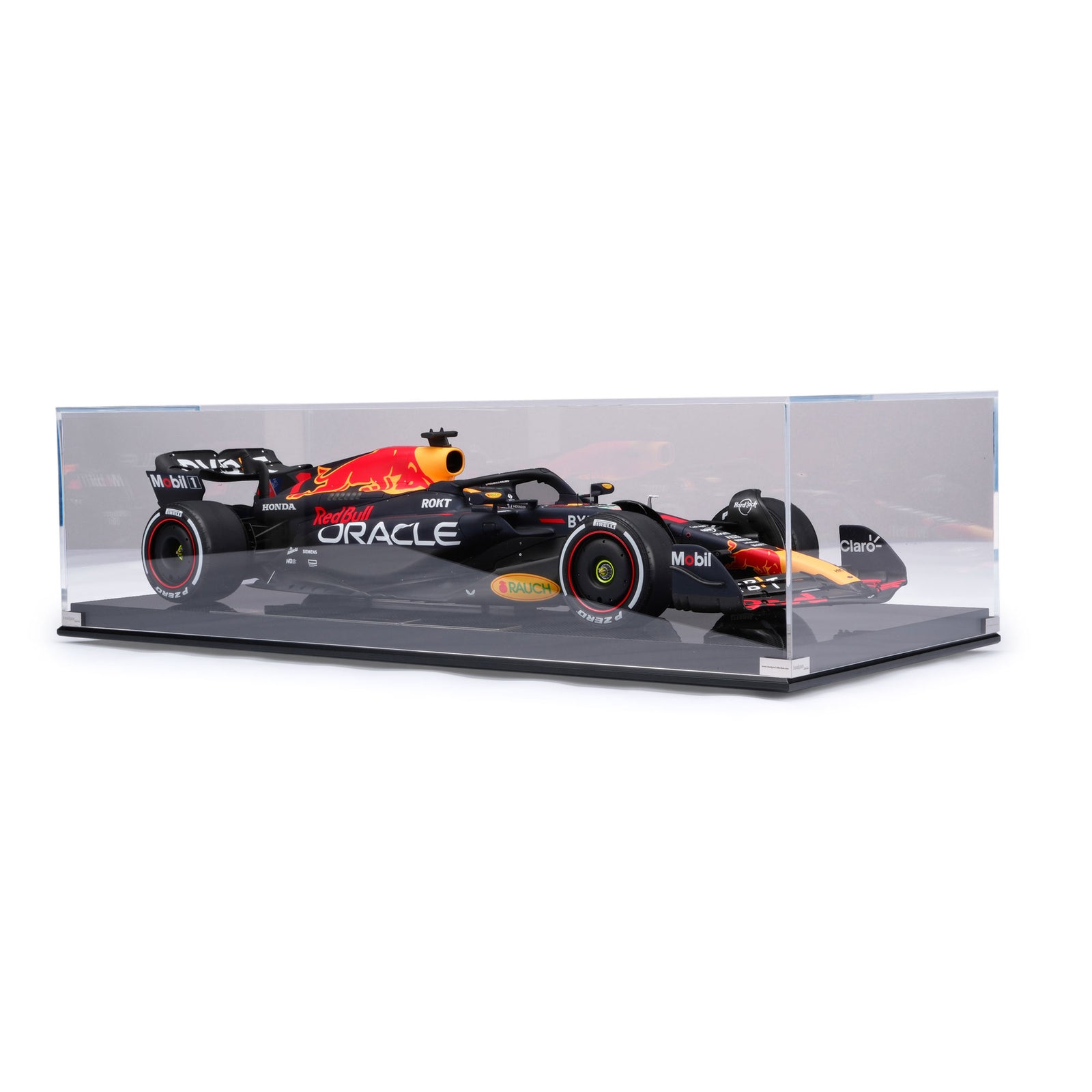 LOT 061 - Max Verstappen 2023 RB19 1:8 Scale Model