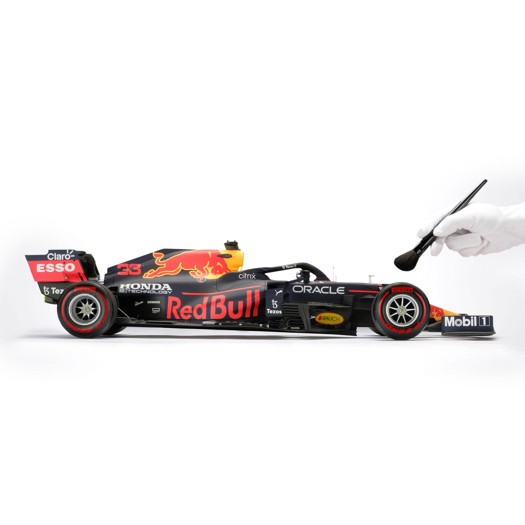 Max Verstappen 2021 Oracle Red Bull Racing RB16B 1:8 Scale Model