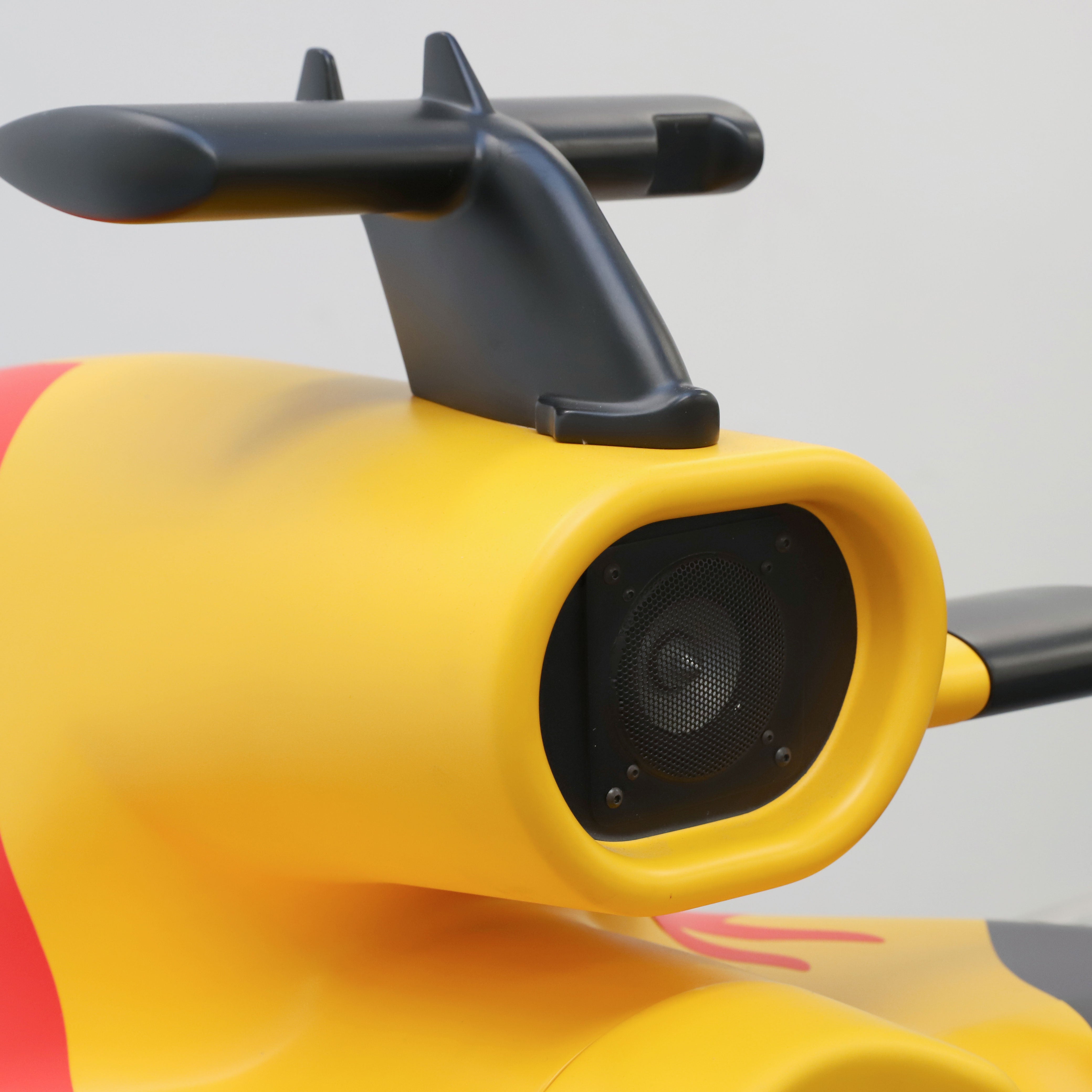 Memento Exclusives and Smartech Reveal Oracle Red Bull Racing RB18 Show Car  Simulator in Selfridges