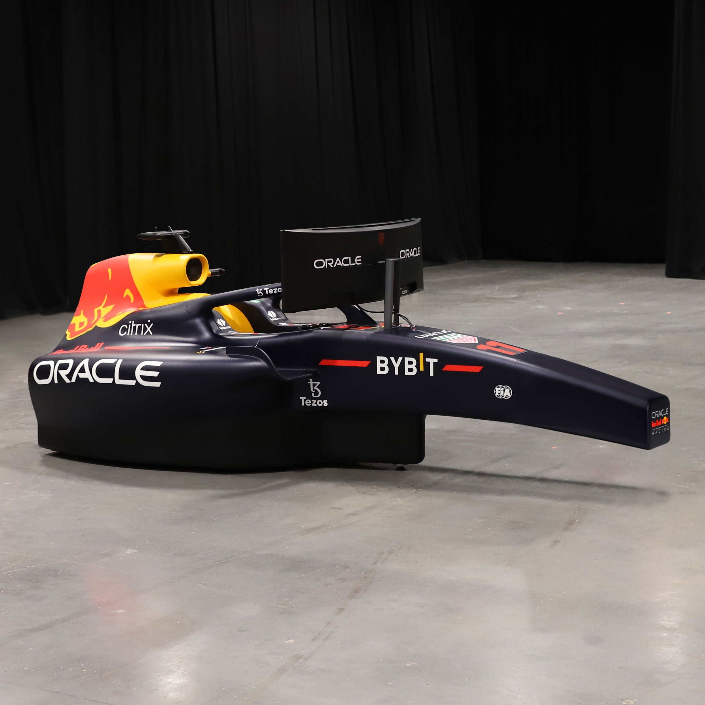 Official 2022 Oracle Red Bull Racing RB18 F1 Team Simulator – Race Edition