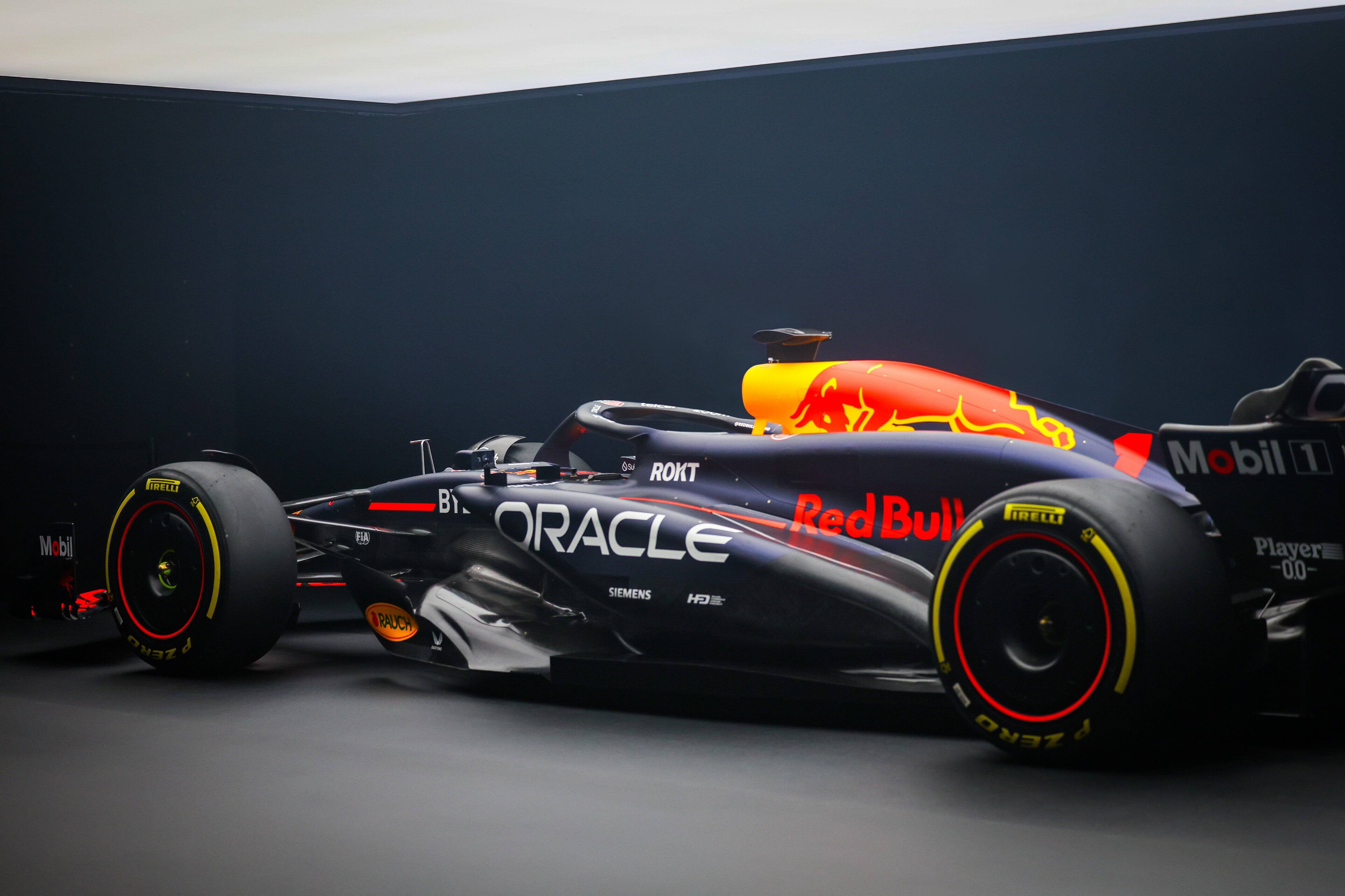 Oracle Red Bull Racing RB20 2024 ブラジルGP Official Oracle Red Bull Racing 2024 RB20 Show Car – F1 Authentics