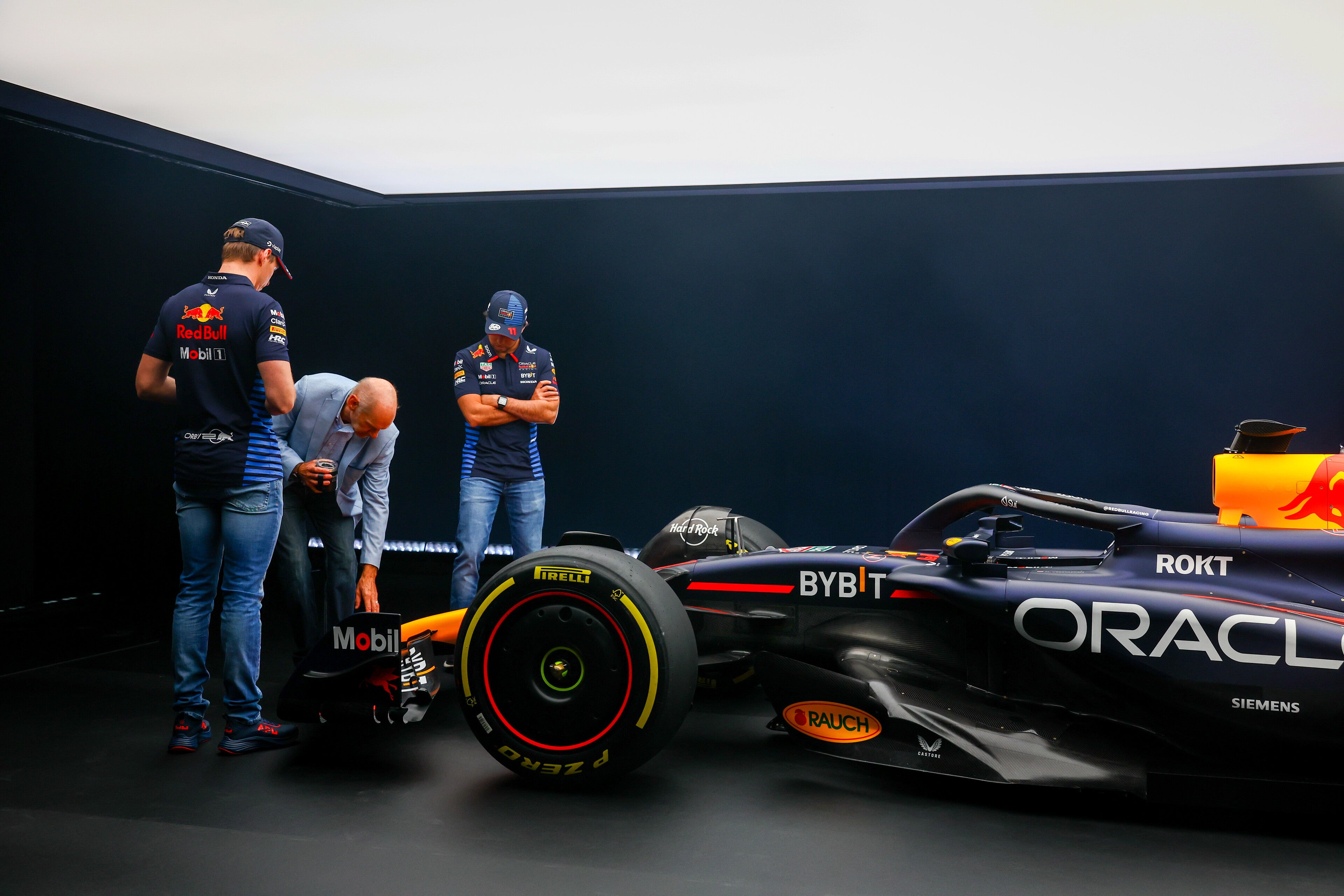Oracle Red Bull Racing 2024 RB20 Show Car | F1 Authentics