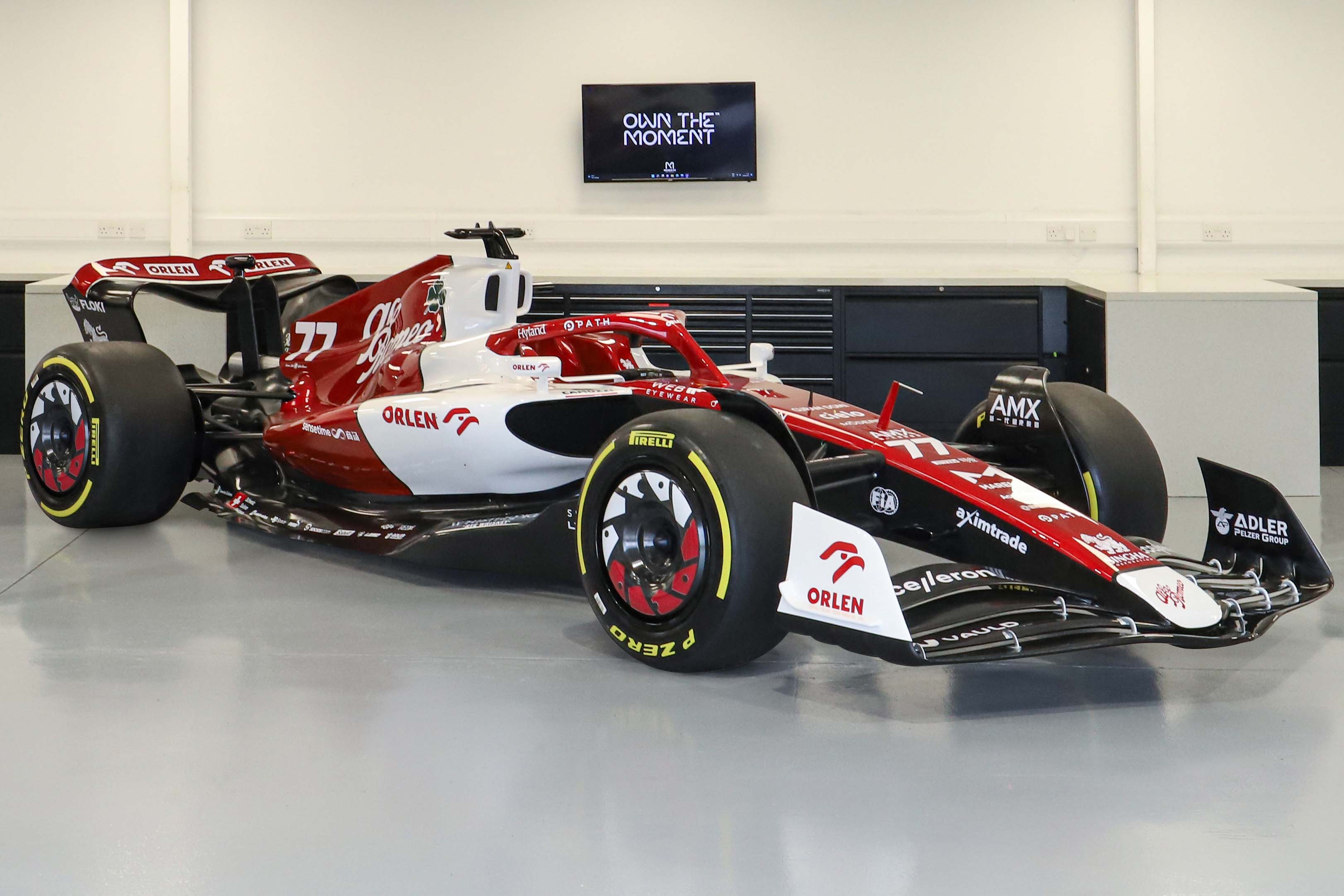 Carro oficial Alfa Romeo F1 Team 2022 C42 Show Car | Autênticos F1