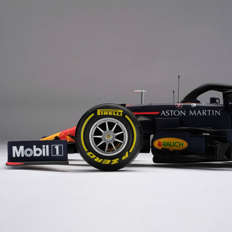 Max Verstappen 2019 Oracle Red Bull Racing RB15 1:8 Scale Model F1® Car - Amalgam Collection