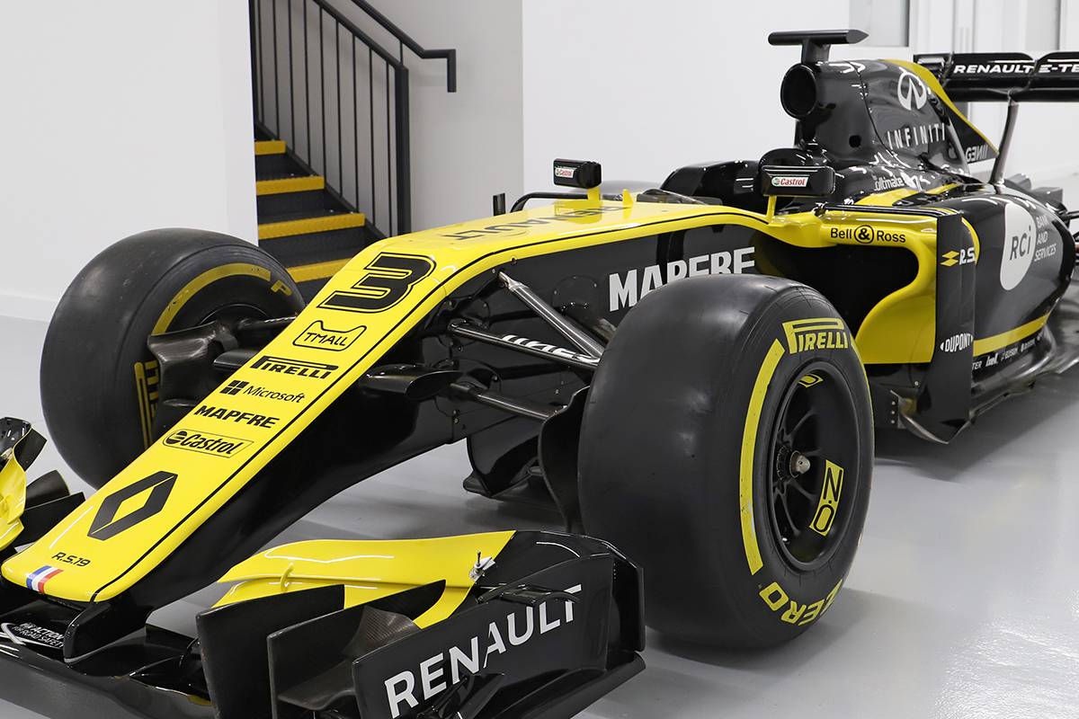 2019 Renault F1 Team R.S.19 Official Ex-Race Car Build